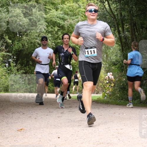 30.08.2026 - Elbe Triathlon Hamburg Antke Förster http://msf.ph/oto/10101257 30.08.2026 11:17:22 Laufen 1111 meine-sportfotos.de