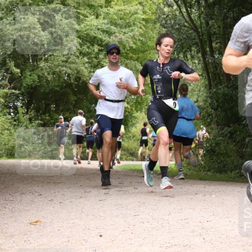 30.08.2026 - Elbe Triathlon Hamburg Antke Förster http://msf.ph/oto/10101259 30.08.2026 11:17:22 Laufen 0, 1111 meine-sportfotos.de