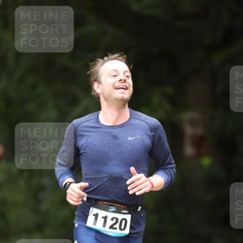 30.08.2026 - Elbe Triathlon Hamburg Antke Förster http://msf.ph/oto/10101276 30.08.2026 11:14:21 Laufen 1120 meine-sportfotos.de