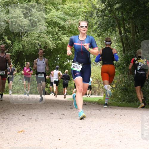 30.08.2026 - Elbe Triathlon Hamburg Antke Förster http://msf.ph/oto/10101277 30.08.2026 11:17:44 Laufen 125, 429, 1021, 960 meine-sportfotos.de