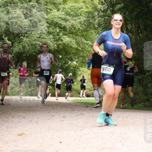 30.08.2026 - Elbe Triathlon Hamburg Antke Förster http://msf.ph/oto/10101279 30.08.2026 11:17:45 Laufen 725, 1021, 960 meine-sportfotos.de
