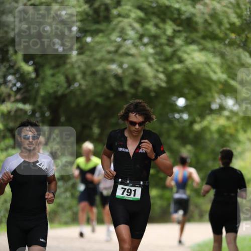 30.08.2026 - Elbe Triathlon Hamburg Antke Förster http://msf.ph/oto/10101338 30.08.2026 11:15:03 Laufen 3, 8, 3, 791 meine-sportfotos.de