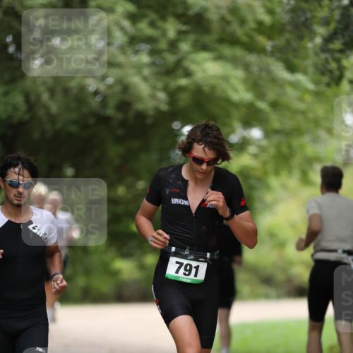 30.08.2026 - Elbe Triathlon Hamburg Antke Förster http://msf.ph/oto/10101340 30.08.2026 11:15:04 Laufen 3, 2, 3, 20, 791 meine-sportfotos.de