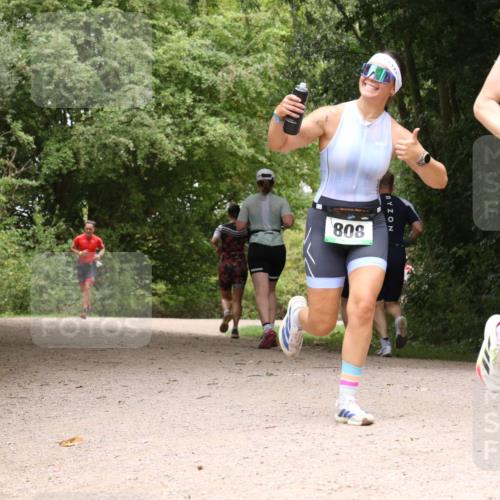 30.08.2026 - Elbe Triathlon Hamburg Antke Förster http://msf.ph/oto/10101351 30.08.2026 11:18:22 Laufen 808 meine-sportfotos.de