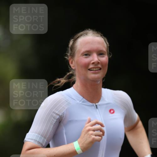 30.08.2026 - Elbe Triathlon Hamburg Antke Förster http://msf.ph/oto/10101356 30.08.2026 11:15:11 Laufen 926 meine-sportfotos.de