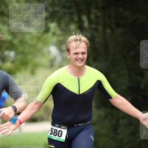 30.08.2026 - Elbe Triathlon Hamburg Antke Förster http://msf.ph/oto/10101358 30.08.2026 11:15:12 Laufen 580 meine-sportfotos.de