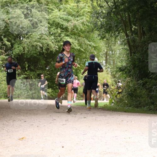 30.08.2026 - Elbe Triathlon Hamburg Antke Förster http://msf.ph/oto/10101367 30.08.2026 11:18:39 Laufen 400, 886 meine-sportfotos.de