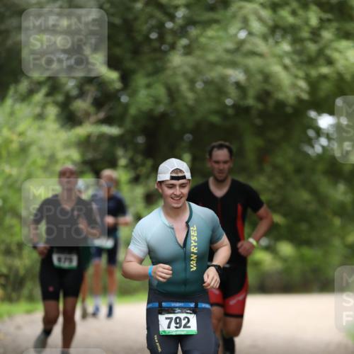 30.08.2026 - Elbe Triathlon Hamburg Antke Förster http://msf.ph/oto/10101368 30.08.2026 11:15:20 Laufen 979, 792 meine-sportfotos.de