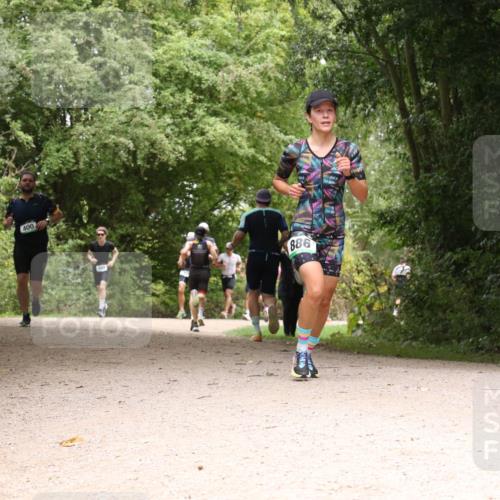 30.08.2026 - Elbe Triathlon Hamburg Antke Förster http://msf.ph/oto/10101369 30.08.2026 11:18:40 Laufen 400, 886 meine-sportfotos.de