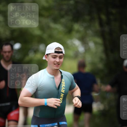 30.08.2026 - Elbe Triathlon Hamburg Antke Förster http://msf.ph/oto/10101372 30.08.2026 11:15:21 Laufen 792 meine-sportfotos.de