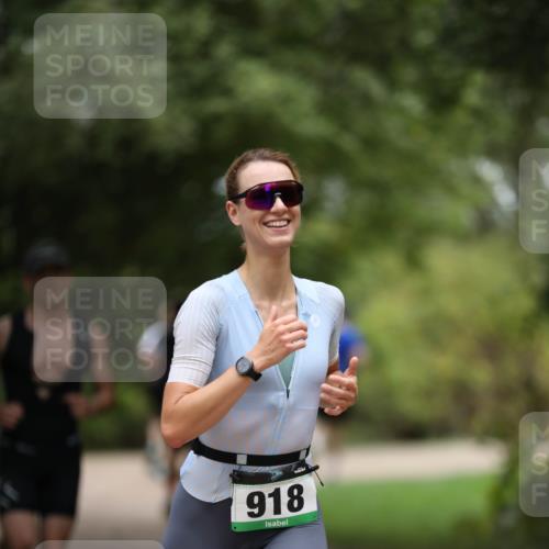 30.08.2026 - Elbe Triathlon Hamburg Antke Förster http://msf.ph/oto/10101404 30.08.2026 11:15:36 Laufen 918 meine-sportfotos.de