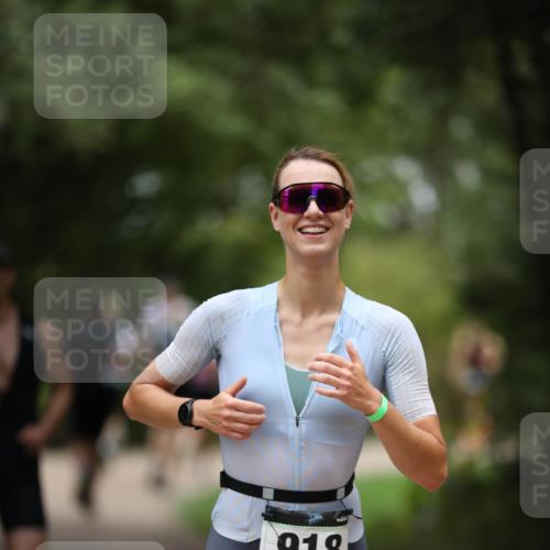 30.08.2026 - Elbe Triathlon Hamburg Antke Förster http://msf.ph/oto/10101406 30.08.2026 11:15:36 Laufen 918 meine-sportfotos.de