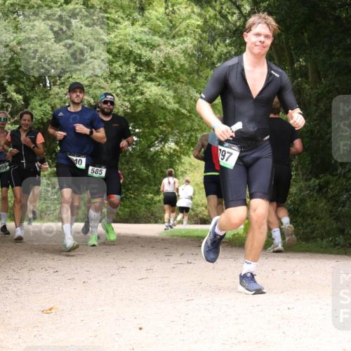 30.08.2026 - Elbe Triathlon Hamburg Antke Förster http://msf.ph/oto/10101433 30.08.2026 11:19:12 Laufen 855, 40, 585, 197 meine-sportfotos.de