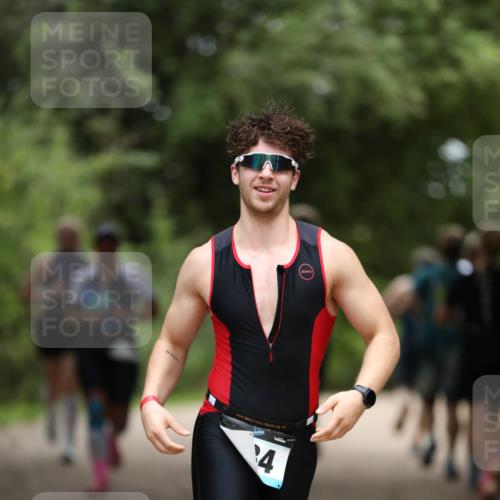 30.08.2026 - Elbe Triathlon Hamburg Antke Förster http://msf.ph/oto/10101436 30.08.2026 11:15:53 Laufen 4 meine-sportfotos.de