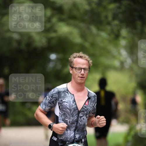 30.08.2026 - Elbe Triathlon Hamburg Antke Förster http://msf.ph/oto/10101466 30.08.2026 11:16:28 Laufen 23, 1076, 3 meine-sportfotos.de