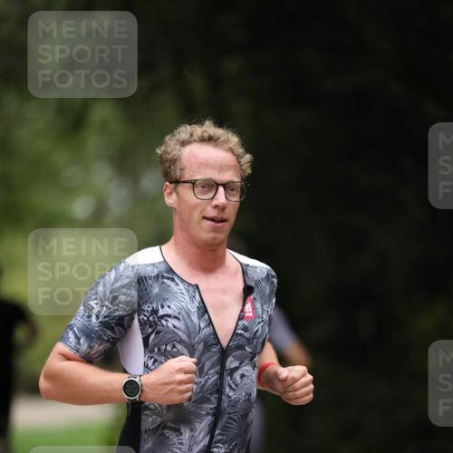 30.08.2026 - Elbe Triathlon Hamburg Antke Förster http://msf.ph/oto/10101468 30.08.2026 11:16:28 Laufen 3, 1076, 13 meine-sportfotos.de