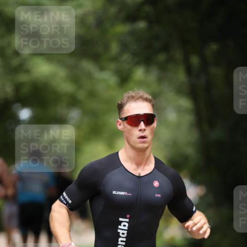 30.08.2026 - Elbe Triathlon Hamburg Antke Förster http://msf.ph/oto/10101482 30.08.2026 11:16:35 Laufen 884, 040, 1048, 040 meine-sportfotos.de