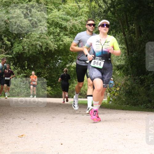30.08.2026 - Elbe Triathlon Hamburg Antke Förster http://msf.ph/oto/10101493 30.08.2026 11:19:51 Laufen 1035, 510, 944 meine-sportfotos.de
