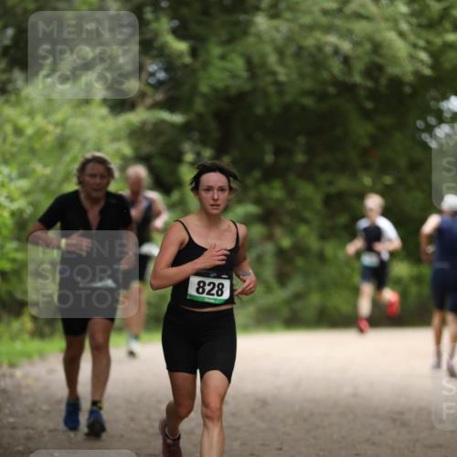 30.08.2026 - Elbe Triathlon Hamburg Antke Förster http://msf.ph/oto/10101526 30.08.2026 11:17:01 Laufen 828 meine-sportfotos.de