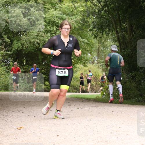 30.08.2026 - Elbe Triathlon Hamburg Antke Förster http://msf.ph/oto/10101527 30.08.2026 11:20:09 Laufen 102, 838 meine-sportfotos.de