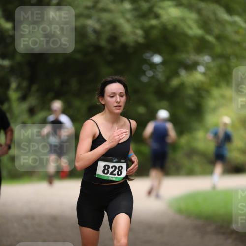 30.08.2026 - Elbe Triathlon Hamburg Antke Förster http://msf.ph/oto/10101530 30.08.2026 11:17:02 Laufen 828 meine-sportfotos.de
