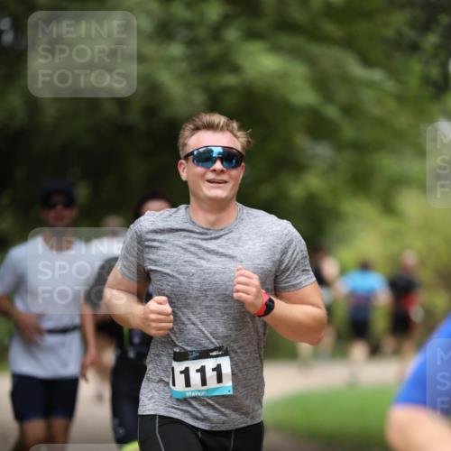 30.08.2026 - Elbe Triathlon Hamburg Antke Förster http://msf.ph/oto/10101566 30.08.2026 11:17:22 Laufen 111 meine-sportfotos.de