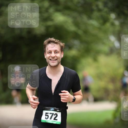 30.08.2026 - Elbe Triathlon Hamburg Antke Förster http://msf.ph/oto/10101582 30.08.2026 11:17:42 Laufen 572 meine-sportfotos.de