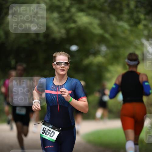 30.08.2026 - Elbe Triathlon Hamburg Antke Förster http://msf.ph/oto/10101586 30.08.2026 11:17:45 Laufen 960, 3 meine-sportfotos.de