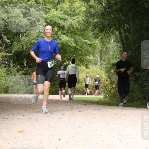 30.08.2026 - Elbe Triathlon Hamburg Antke Förster http://msf.ph/oto/10101609 30.08.2026 11:21:06 Laufen 876 meine-sportfotos.de
