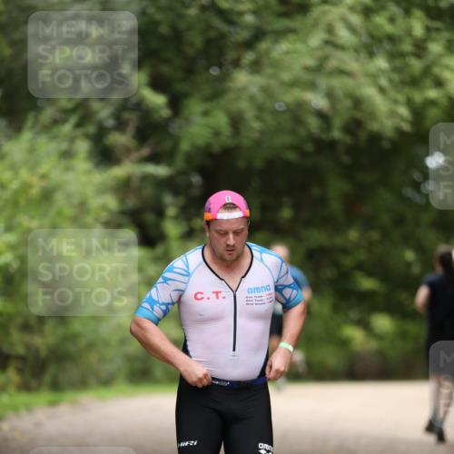 30.08.2026 - Elbe Triathlon Hamburg Antke Förster http://msf.ph/oto/10101610 30.08.2026 11:17:59 Laufen 80 meine-sportfotos.de