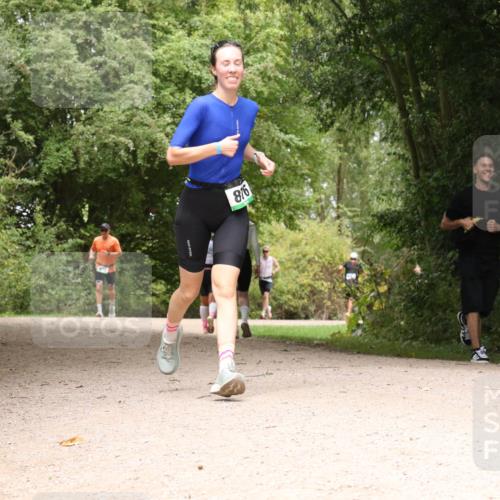 30.08.2026 - Elbe Triathlon Hamburg Antke Förster http://msf.ph/oto/10101611 30.08.2026 11:21:07 Laufen 876 meine-sportfotos.de