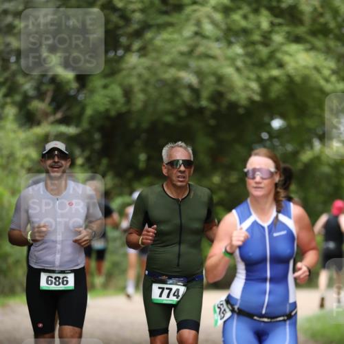30.08.2026 - Elbe Triathlon Hamburg Antke Förster http://msf.ph/oto/10101634 30.08.2026 11:18:13 Laufen 686, 774 meine-sportfotos.de