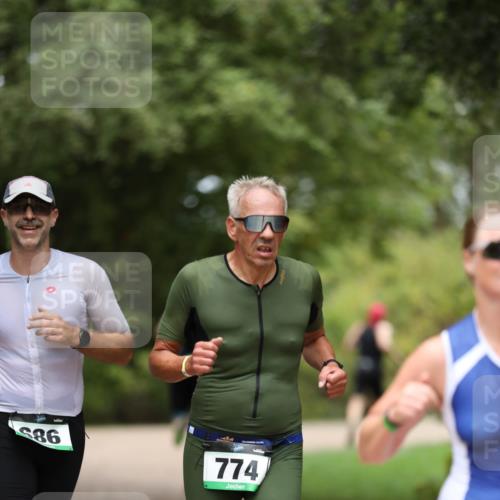 30.08.2026 - Elbe Triathlon Hamburg Antke Förster http://msf.ph/oto/10101638 30.08.2026 11:18:15 Laufen 86, 774 meine-sportfotos.de