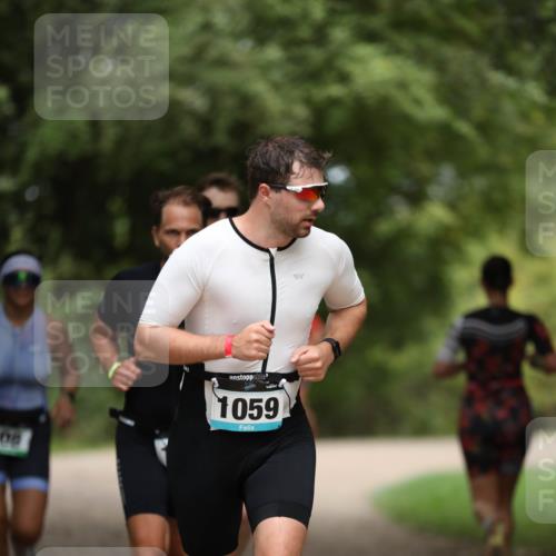 30.08.2026 - Elbe Triathlon Hamburg Antke Förster http://msf.ph/oto/10101654 30.08.2026 11:18:20 Laufen 08, 1059 meine-sportfotos.de