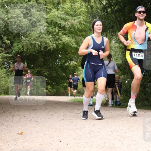 30.08.2026 - Elbe Triathlon Hamburg Antke Förster http://msf.ph/oto/10101659 30.08.2026 11:21:34 Laufen 1104 meine-sportfotos.de