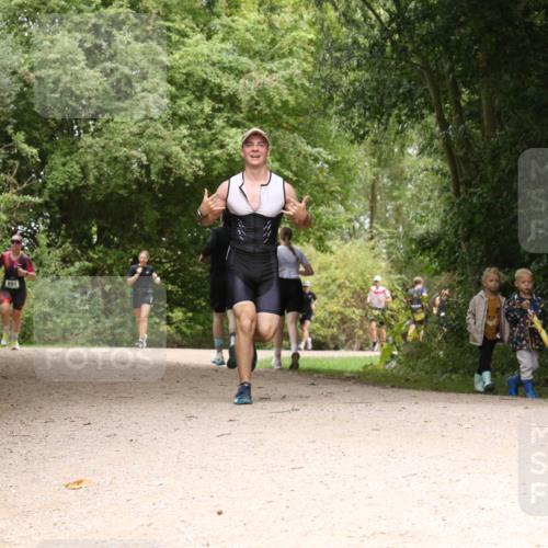 30.08.2026 - Elbe Triathlon Hamburg Antke Förster http://msf.ph/oto/10101665 30.08.2026 11:21:37 Laufen 891 meine-sportfotos.de