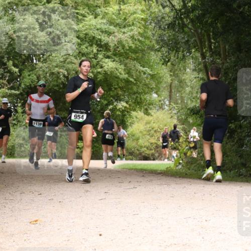 30.08.2026 - Elbe Triathlon Hamburg Antke Förster http://msf.ph/oto/10101683 30.08.2026 11:21:47 Laufen 932, 1138, 954, 814 meine-sportfotos.de