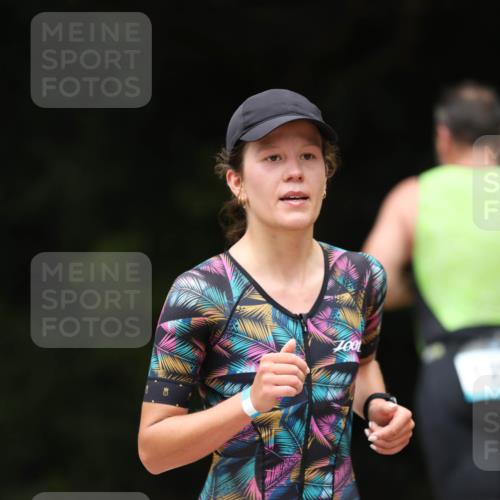 30.08.2026 - Elbe Triathlon Hamburg Antke Förster http://msf.ph/oto/10101684 30.08.2026 11:18:42 Laufen 886, 8, 8 meine-sportfotos.de