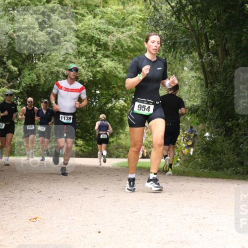 30.08.2026 - Elbe Triathlon Hamburg Antke Förster http://msf.ph/oto/10101685 30.08.2026 11:21:48 Laufen 932, 1022, 734, 1138, 14, 954 meine-sportfotos.de