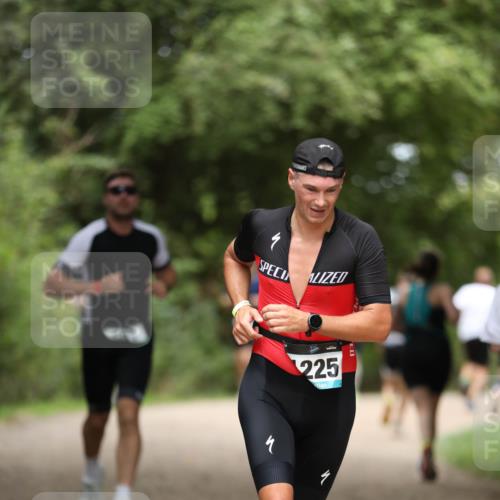 30.08.2026 - Elbe Triathlon Hamburg Antke Förster http://msf.ph/oto/10101726 30.08.2026 11:19:03 Laufen 225 meine-sportfotos.de