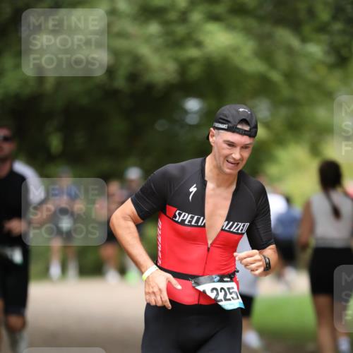 30.08.2026 - Elbe Triathlon Hamburg Antke Förster http://msf.ph/oto/10101728 30.08.2026 11:19:03 Laufen 225 meine-sportfotos.de