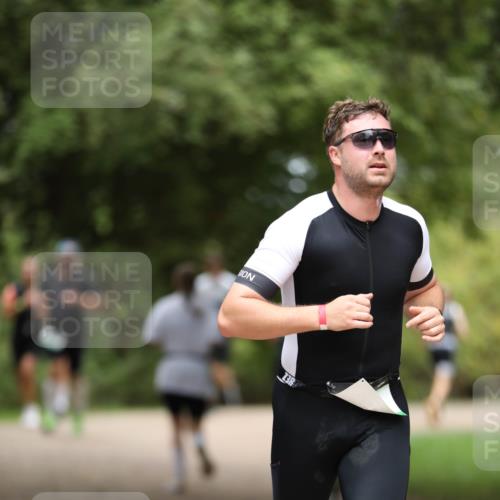 30.08.2026 - Elbe Triathlon Hamburg Antke Förster http://msf.ph/oto/10101736 30.08.2026 11:19:06 Laufen 23 meine-sportfotos.de