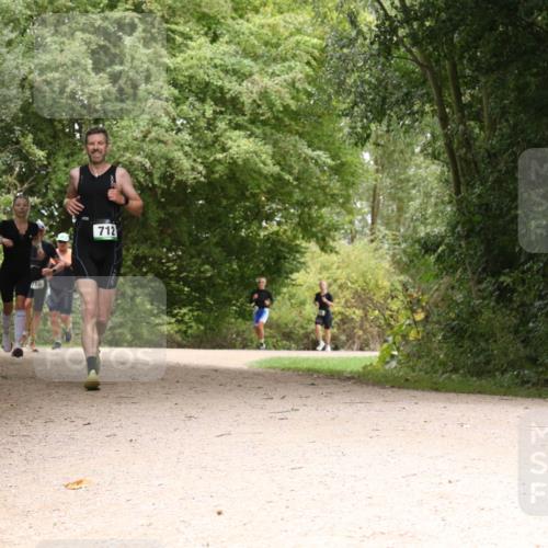 30.08.2026 - Elbe Triathlon Hamburg Antke Förster http://msf.ph/oto/10101745 30.08.2026 11:22:12 Laufen 786, 712 meine-sportfotos.de