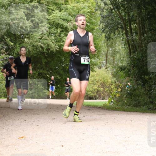 30.08.2026 - Elbe Triathlon Hamburg Antke Förster http://msf.ph/oto/10101749 30.08.2026 11:22:14 Laufen 786, 712, 2 meine-sportfotos.de
