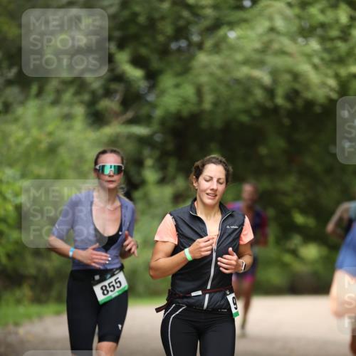 30.08.2026 - Elbe Triathlon Hamburg Antke Förster http://msf.ph/oto/10101750 30.08.2026 11:19:15 Laufen 855 meine-sportfotos.de