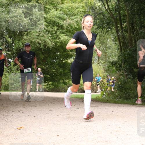 30.08.2026 - Elbe Triathlon Hamburg Antke Förster http://msf.ph/oto/10101751 30.08.2026 11:22:16 Laufen 786 meine-sportfotos.de