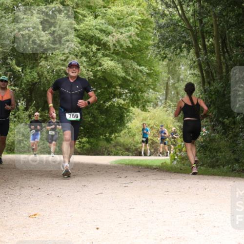 30.08.2026 - Elbe Triathlon Hamburg Antke Förster http://msf.ph/oto/10101753 30.08.2026 11:22:17 Laufen 786 meine-sportfotos.de