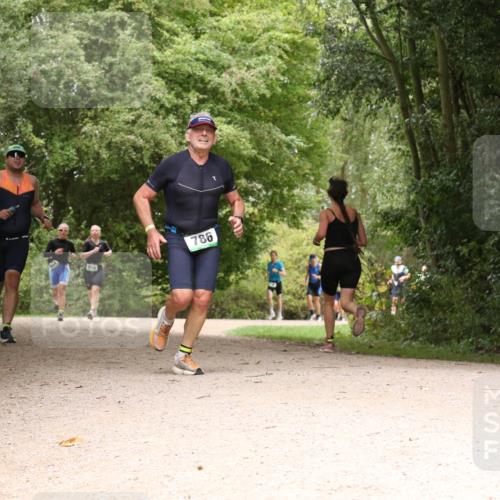 30.08.2026 - Elbe Triathlon Hamburg Antke Förster http://msf.ph/oto/10101755 30.08.2026 11:22:18 Laufen 856, 786 meine-sportfotos.de