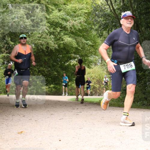 30.08.2026 - Elbe Triathlon Hamburg Antke Förster http://msf.ph/oto/10101759 30.08.2026 11:22:19 Laufen 05, 786 meine-sportfotos.de