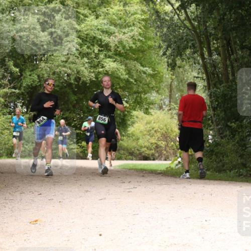 30.08.2026 - Elbe Triathlon Hamburg Antke Förster http://msf.ph/oto/10101769 30.08.2026 11:22:24 Laufen 854, 856 meine-sportfotos.de